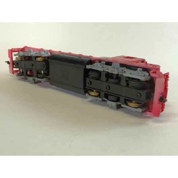 Santa Fe 5628 Tyco Diesel Locomotive HO Scale Red & Silver Model Train - Picture 9 of 9